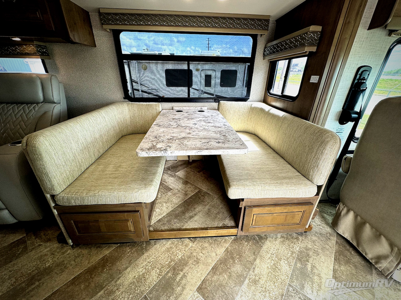 2019 Forest River Georgetown 5 Series 31L Photo 8