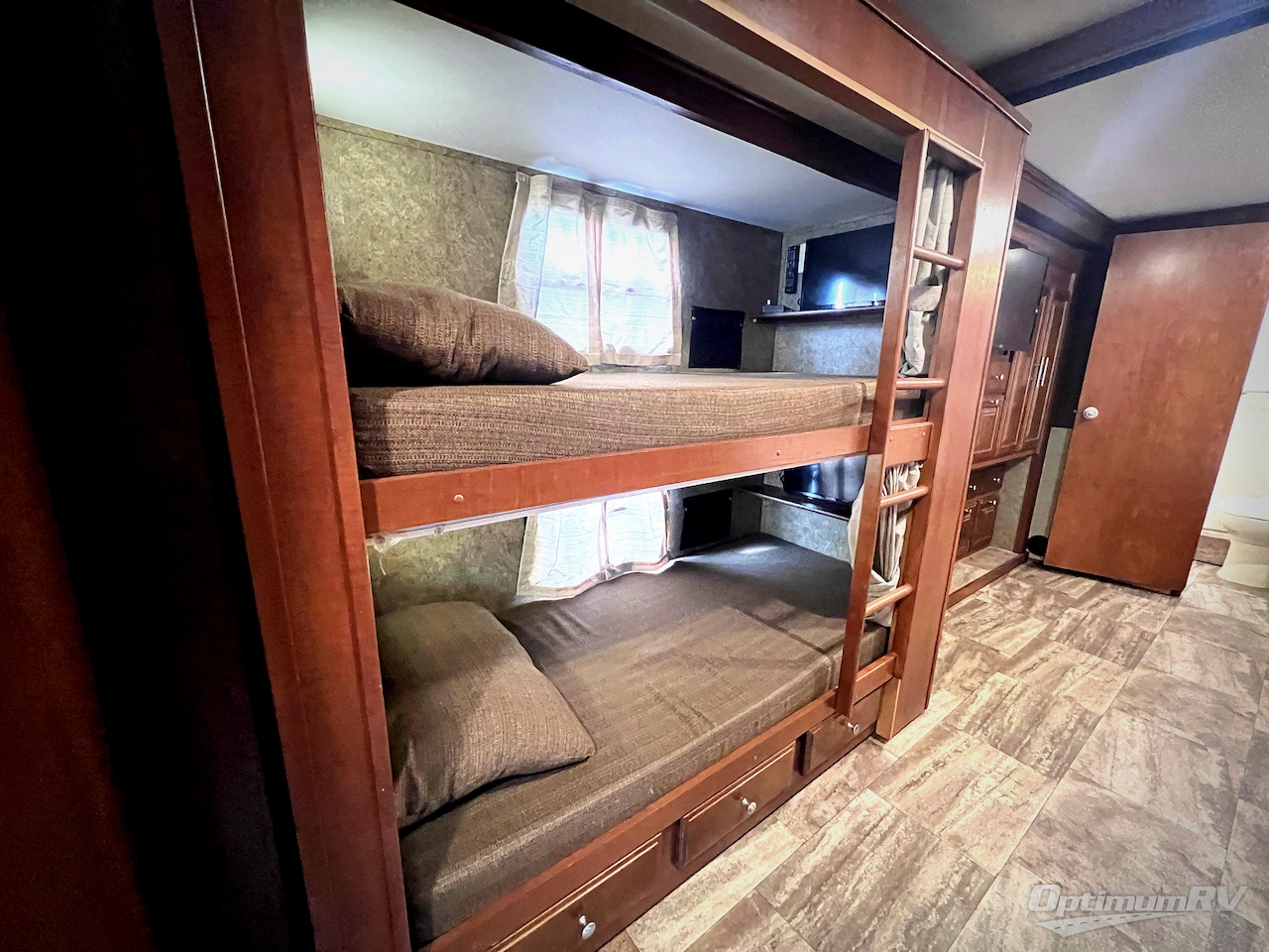 2016 Forest River Georgetown 364TS Photo 10
