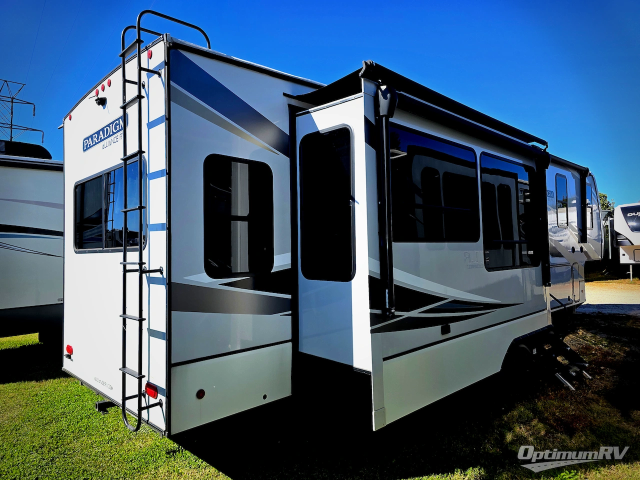 2021 Alliance Paradigm 340RL Photo 2