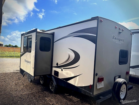 2018 Keystone Passport 2400BH Grand Touring RV Photo 2