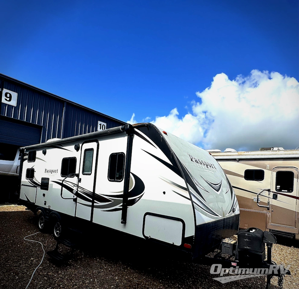 2018 Keystone Passport 2400BH Grand Touring Photo 1