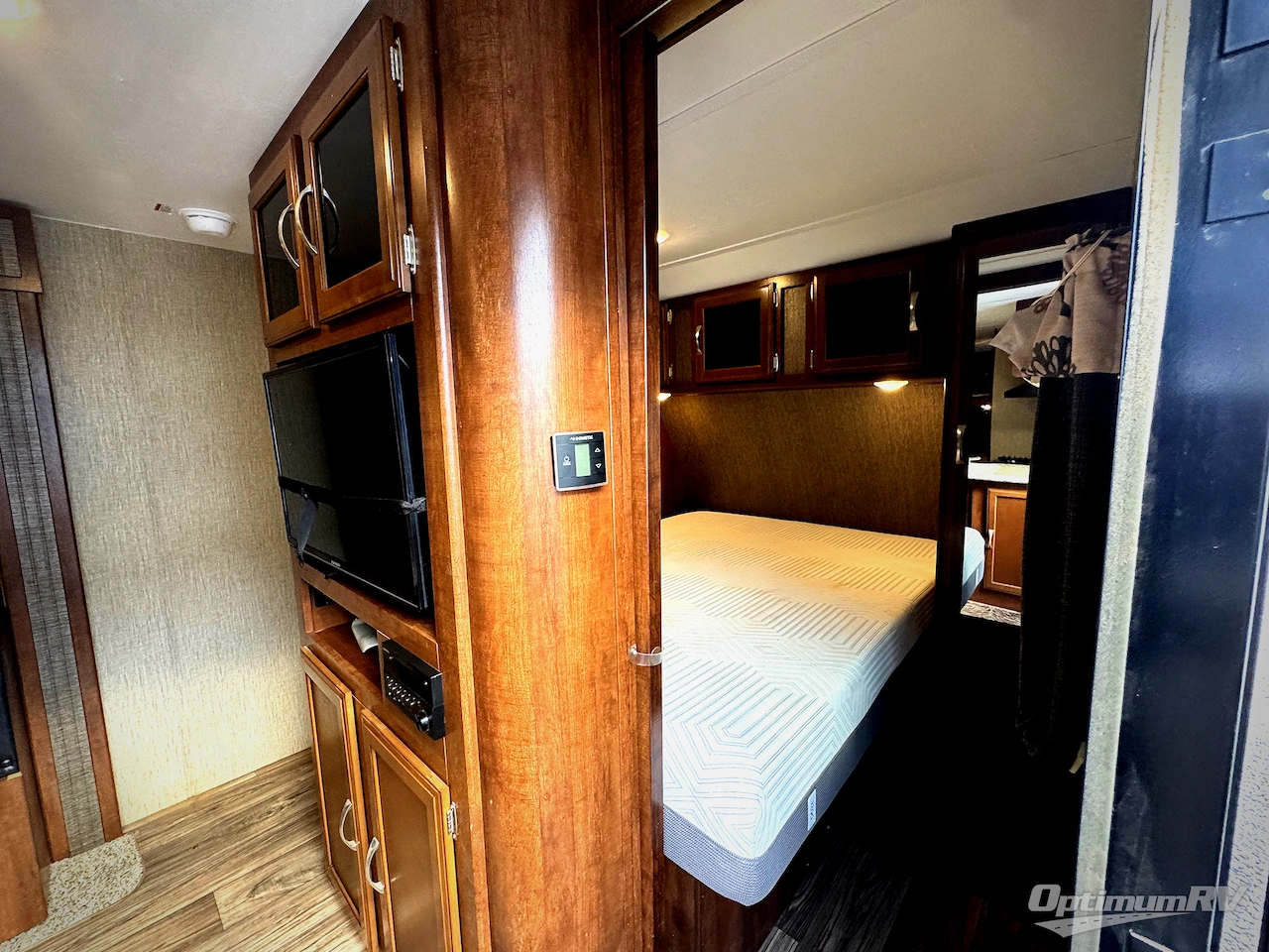 2018 Keystone Passport 2400BH Grand Touring Photo 4