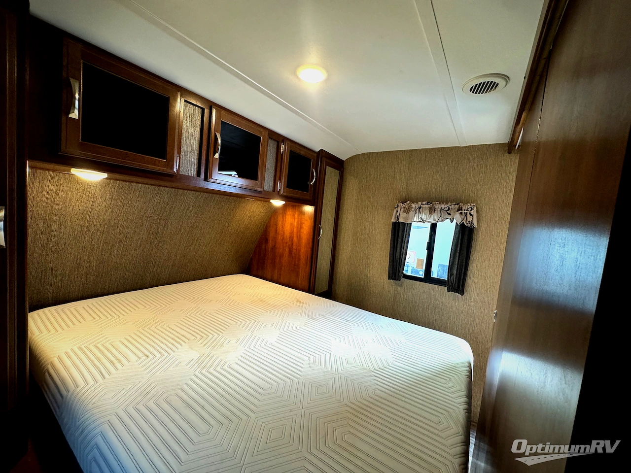 2018 Keystone Passport 2400BH Grand Touring Photo 5