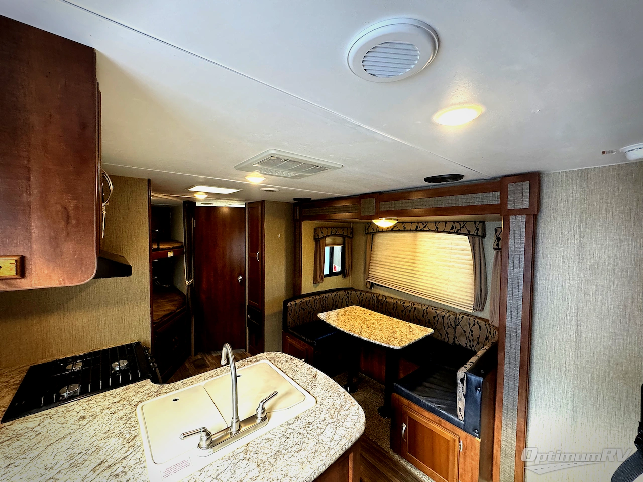 2018 Keystone Passport 2400BH Grand Touring Photo 6