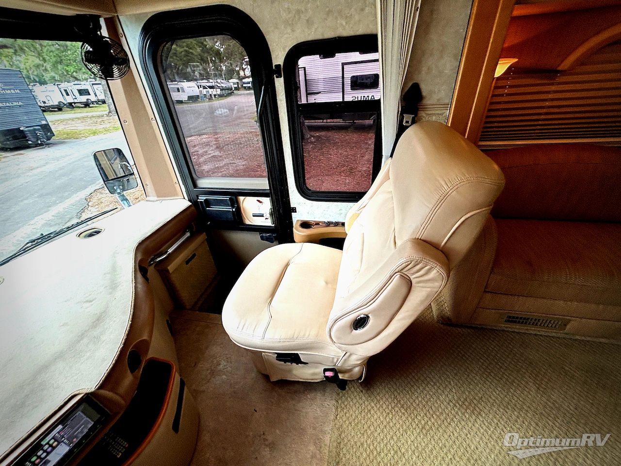 2006 Fleetwood Discovery 39L Photo 9