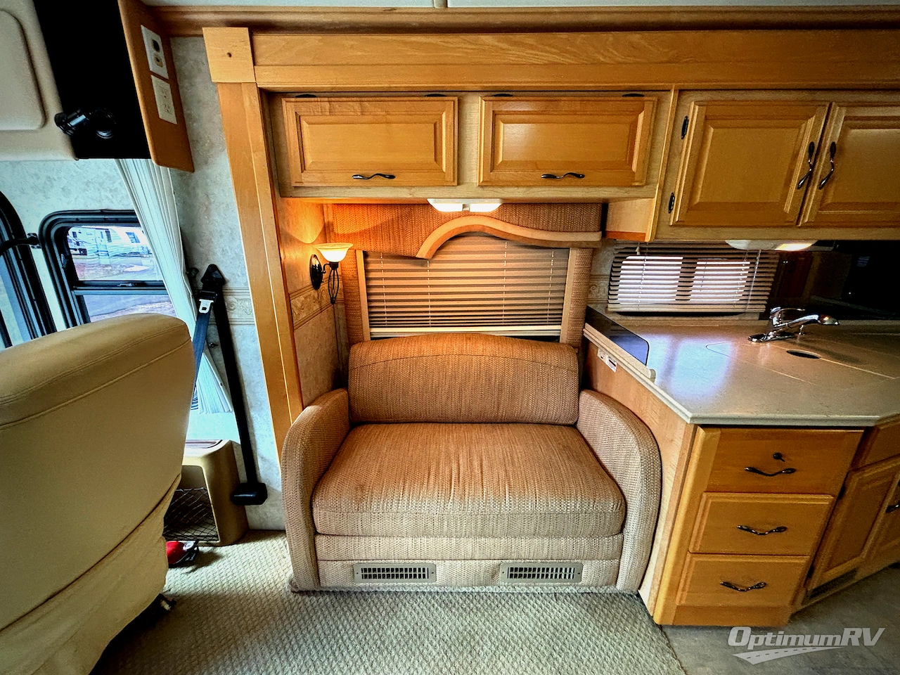 2006 Fleetwood Discovery 39L Photo 11