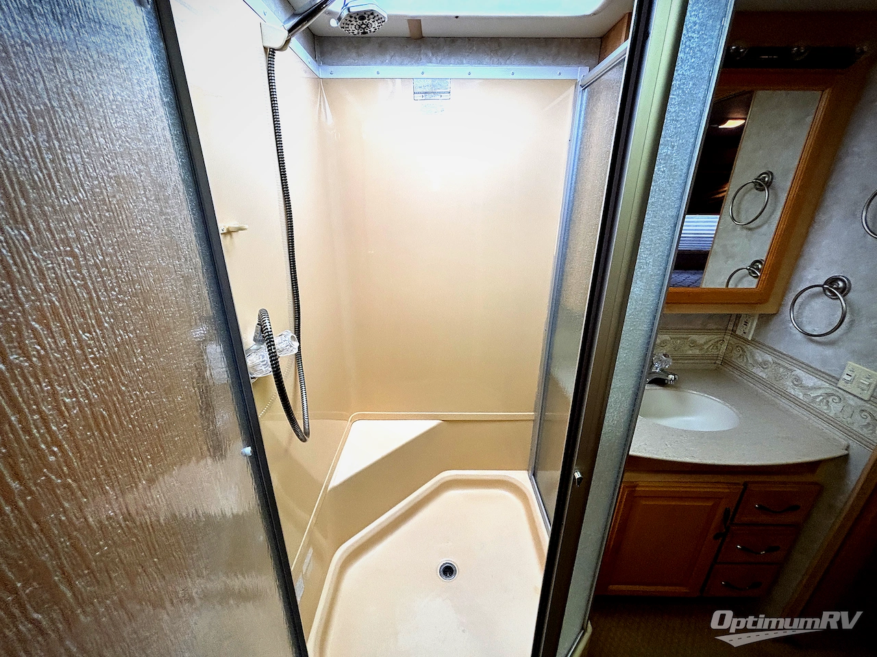 2006 Fleetwood Discovery 39L Photo 18