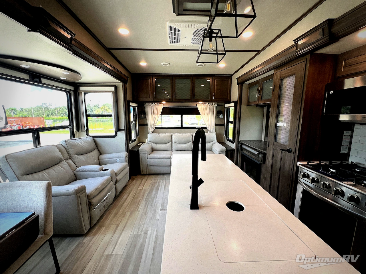 2022 Grand Design Solitude 378MBS Photo 4