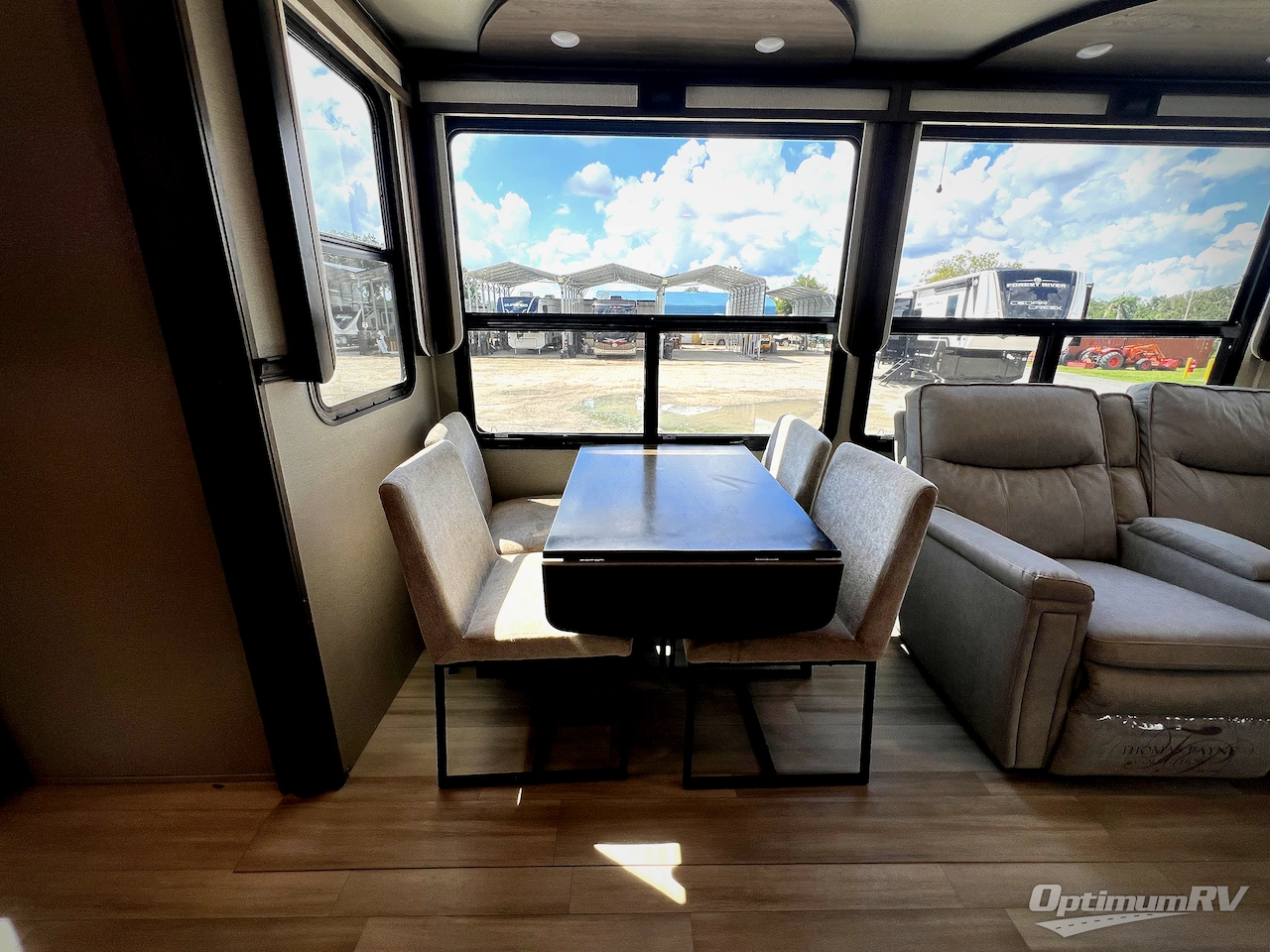 2022 Grand Design Solitude 378MBS Photo 9