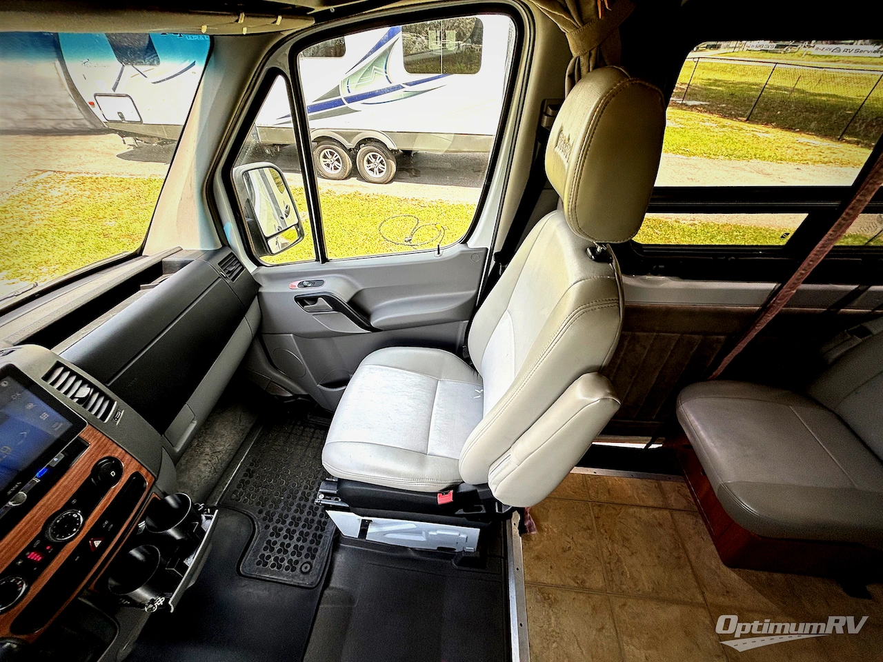 2011 Roadtrek Roadtrek Adventurous Photo 9