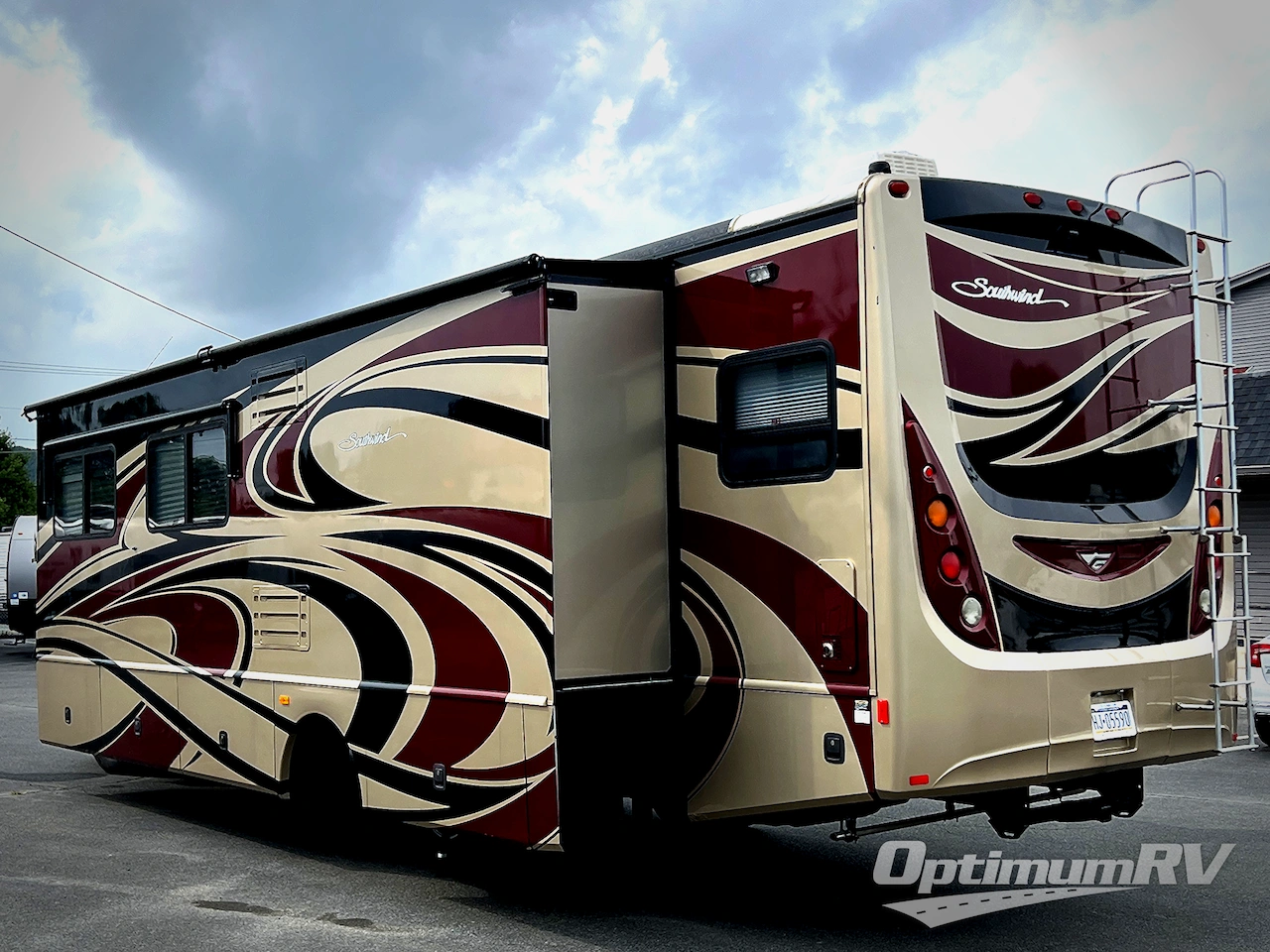 2011 Fleetwood Southwind 36D Photo 3