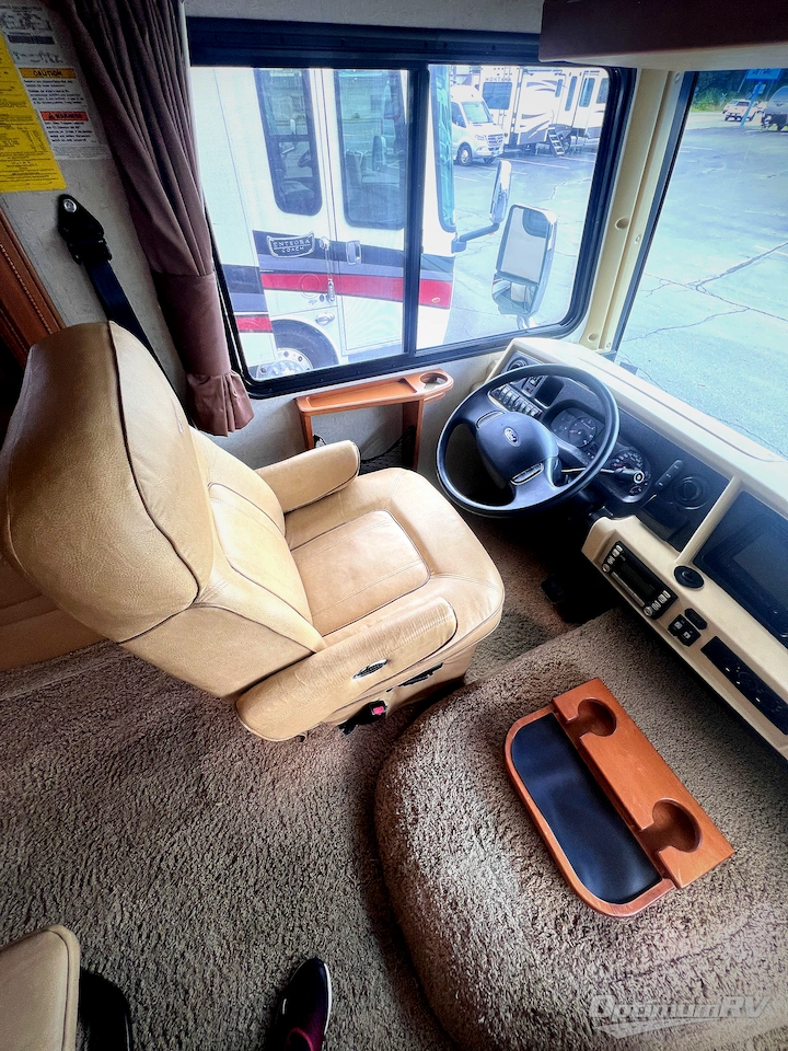 2011 Fleetwood Southwind 36D Photo 8