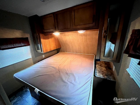 2014 Coachmen Catalina 323BHDS RV Photo 2