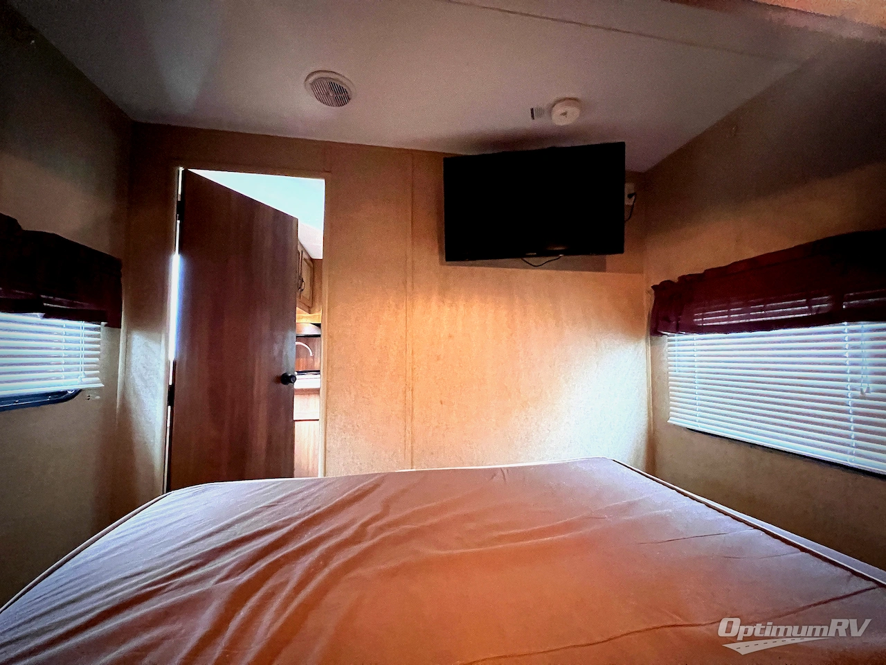 2014 Coachmen Catalina 323BHDS Photo 5