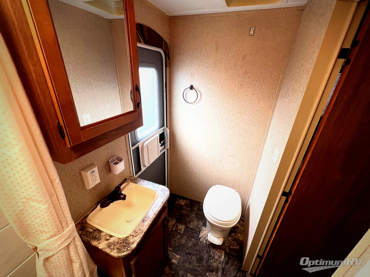 2014 Coachmen Catalina 323BHDS Photo 6