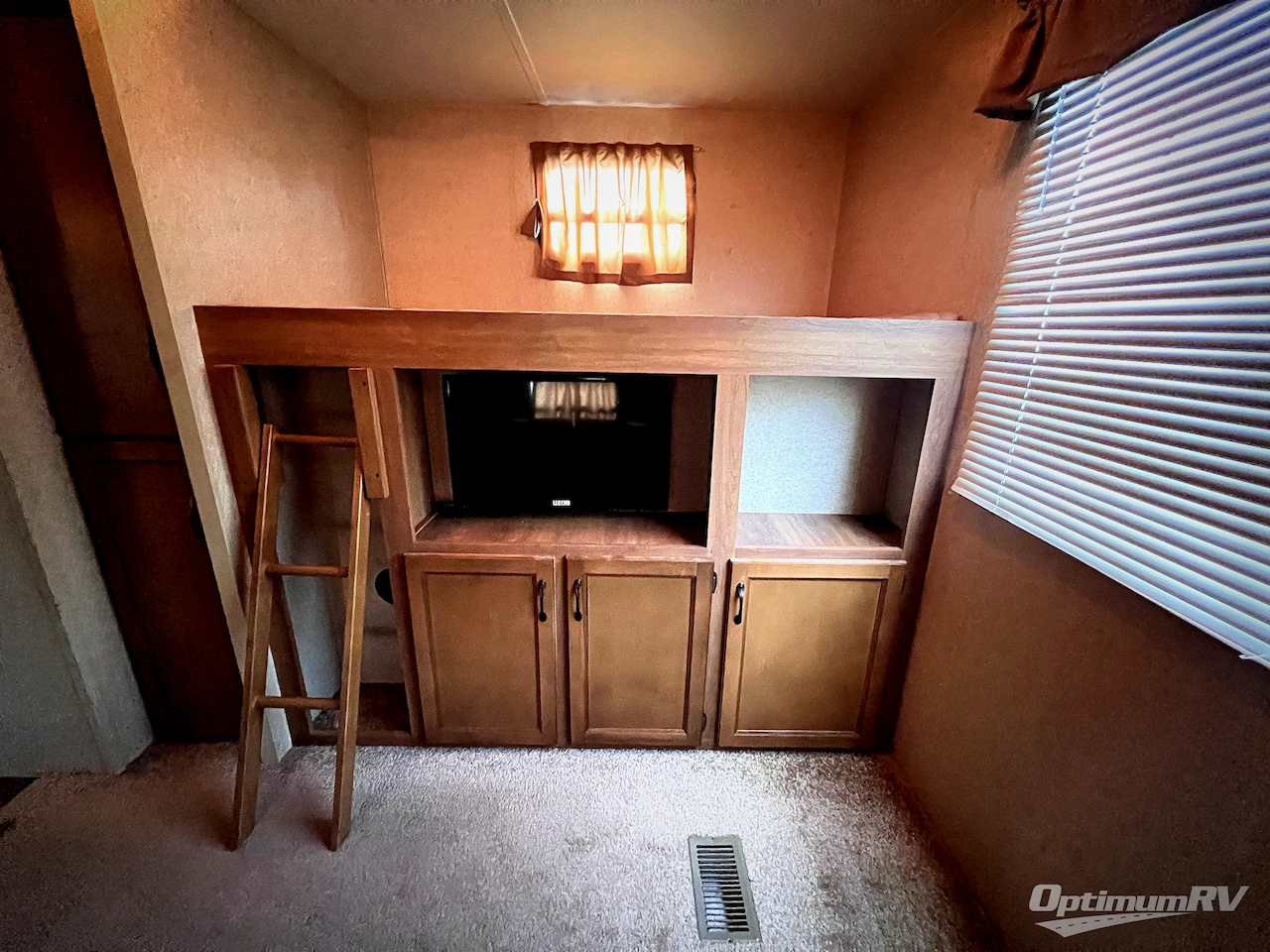 2014 Coachmen Catalina 323BHDS Photo 9
