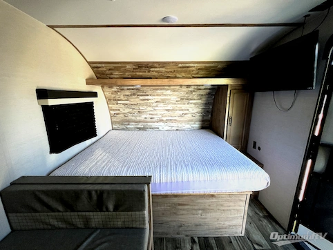 2024 Gulf Stream Kingsport Super Lite 199DD RV Photo 3