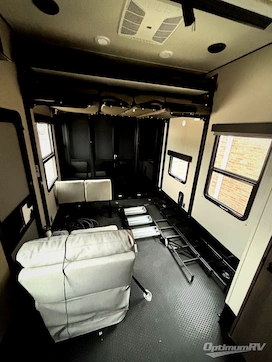 2022 Grand Design Momentum M-Class 395MS RV Photo 3