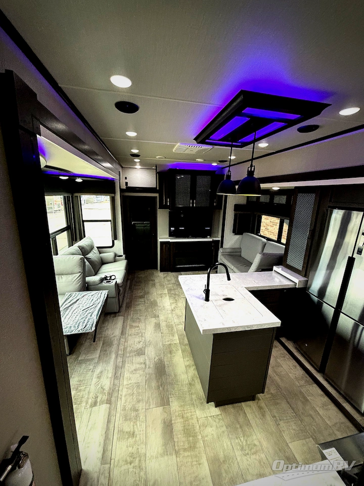 2022 Grand Design Momentum M-Class 395MS Photo 4