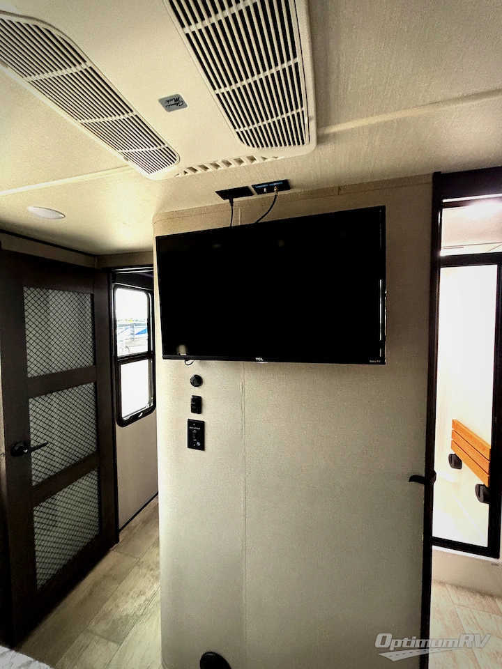 2022 Grand Design Momentum M-Class 395MS Photo 8