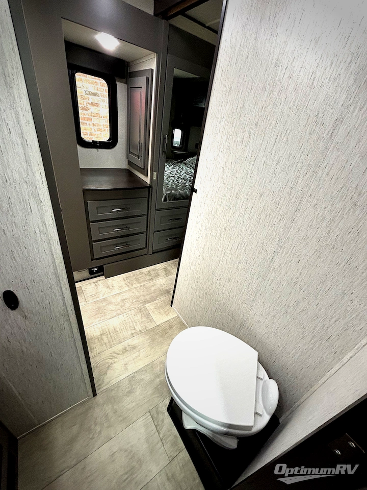 2022 Grand Design Momentum M-Class 395MS Photo 10