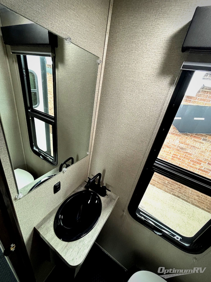 2022 Grand Design Momentum M-Class 395MS Photo 16
