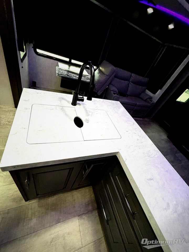2022 Grand Design Momentum M-Class 395MS Photo 21