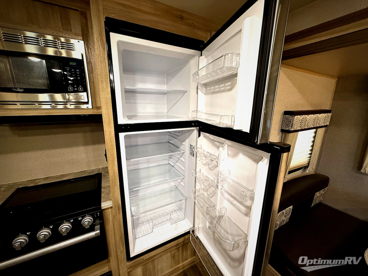 2021 Coachmen Catalina Legacy 323BHDSCK Photo 9