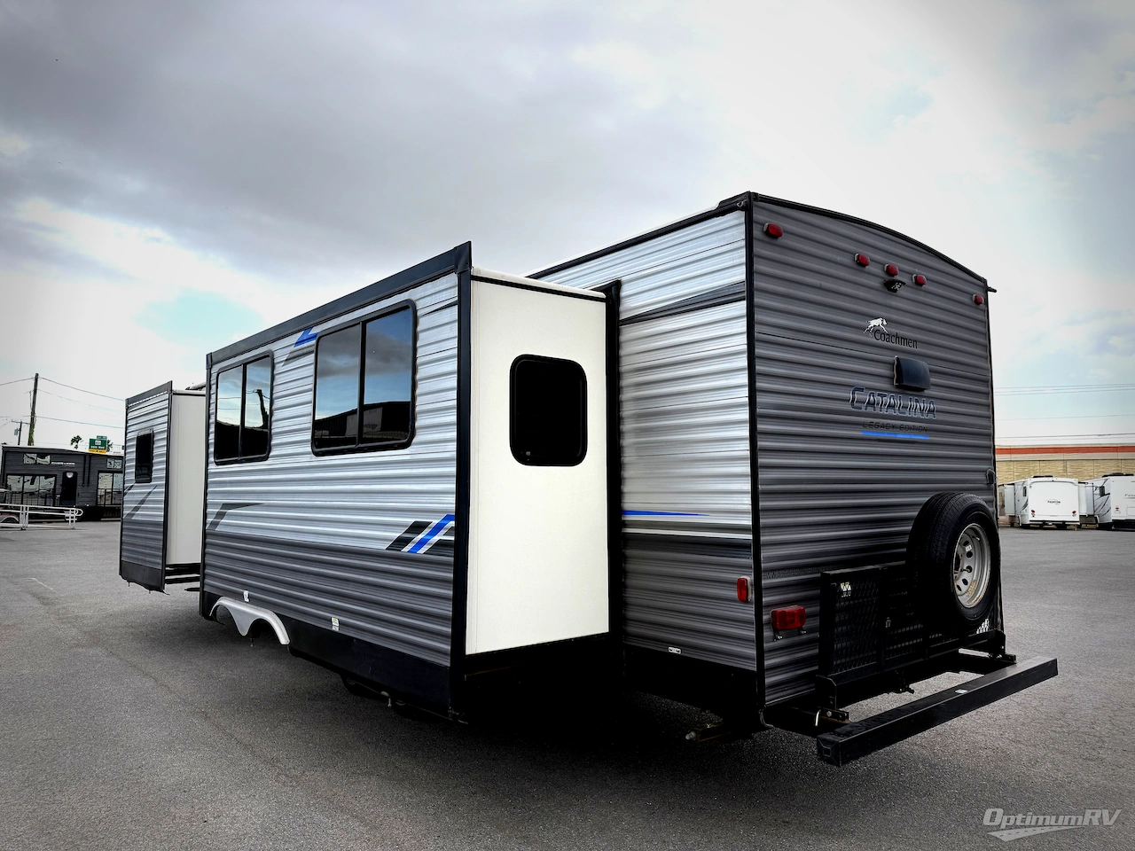 2021 Coachmen Catalina Legacy 323BHDSCK Photo 3