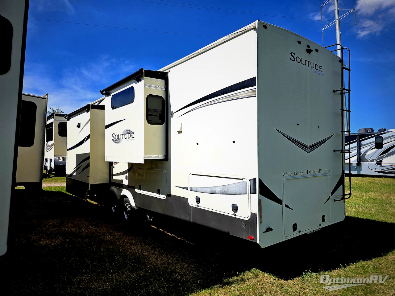2021 Grand Design Solitude 380FL Photo 3