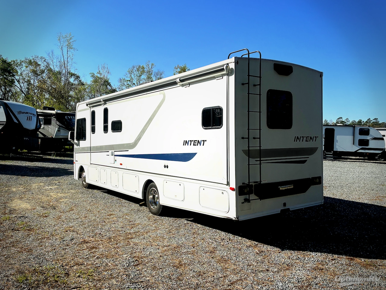 2018 Winnebago Intent 31P Photo 2