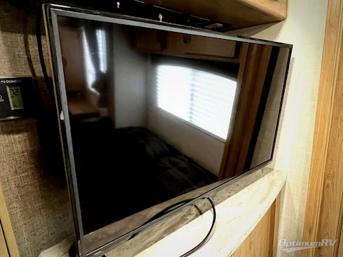 2021 Winnebago Towables Micro Minnie 2106DS RV Photo 3