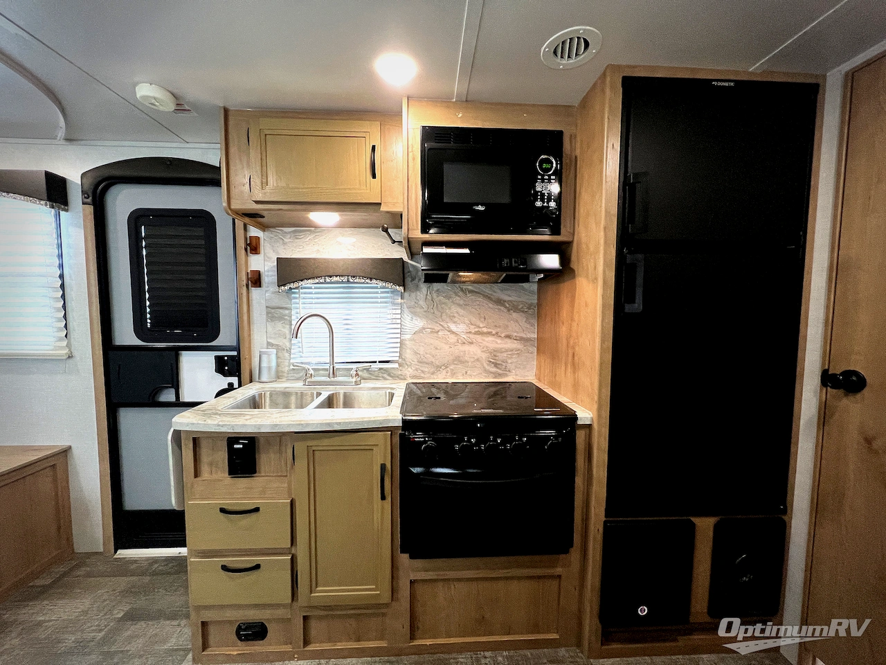 2021 Winnebago Towables Micro Minnie 2106DS Photo 18