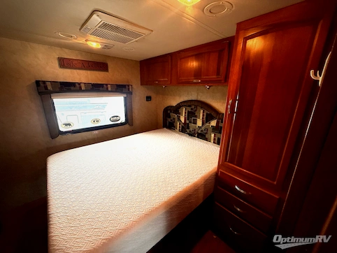2011 Monaco Monarch 33 SDD RV Photo 4