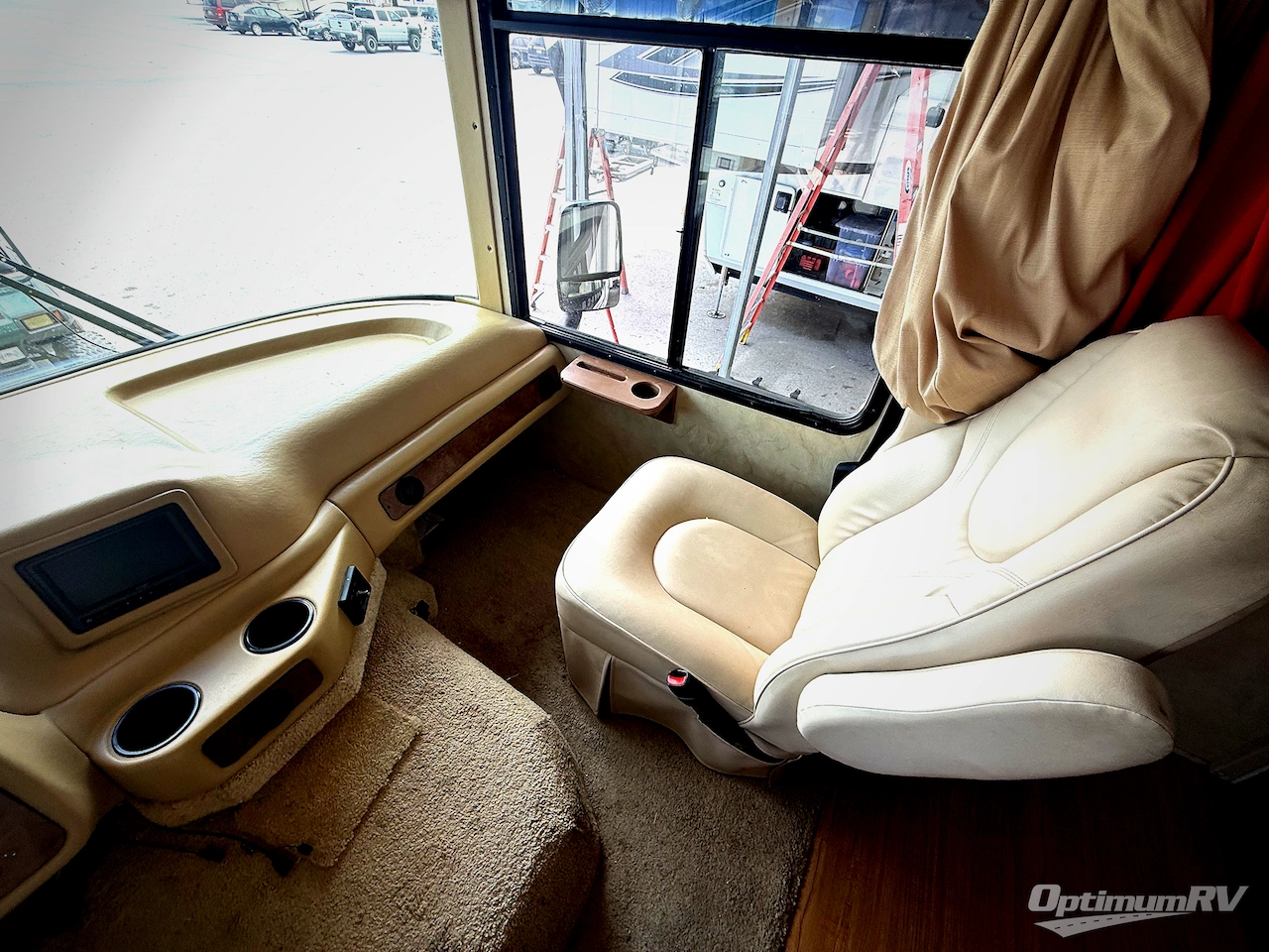 2011 Monaco Monarch 33 SDD Photo 7
