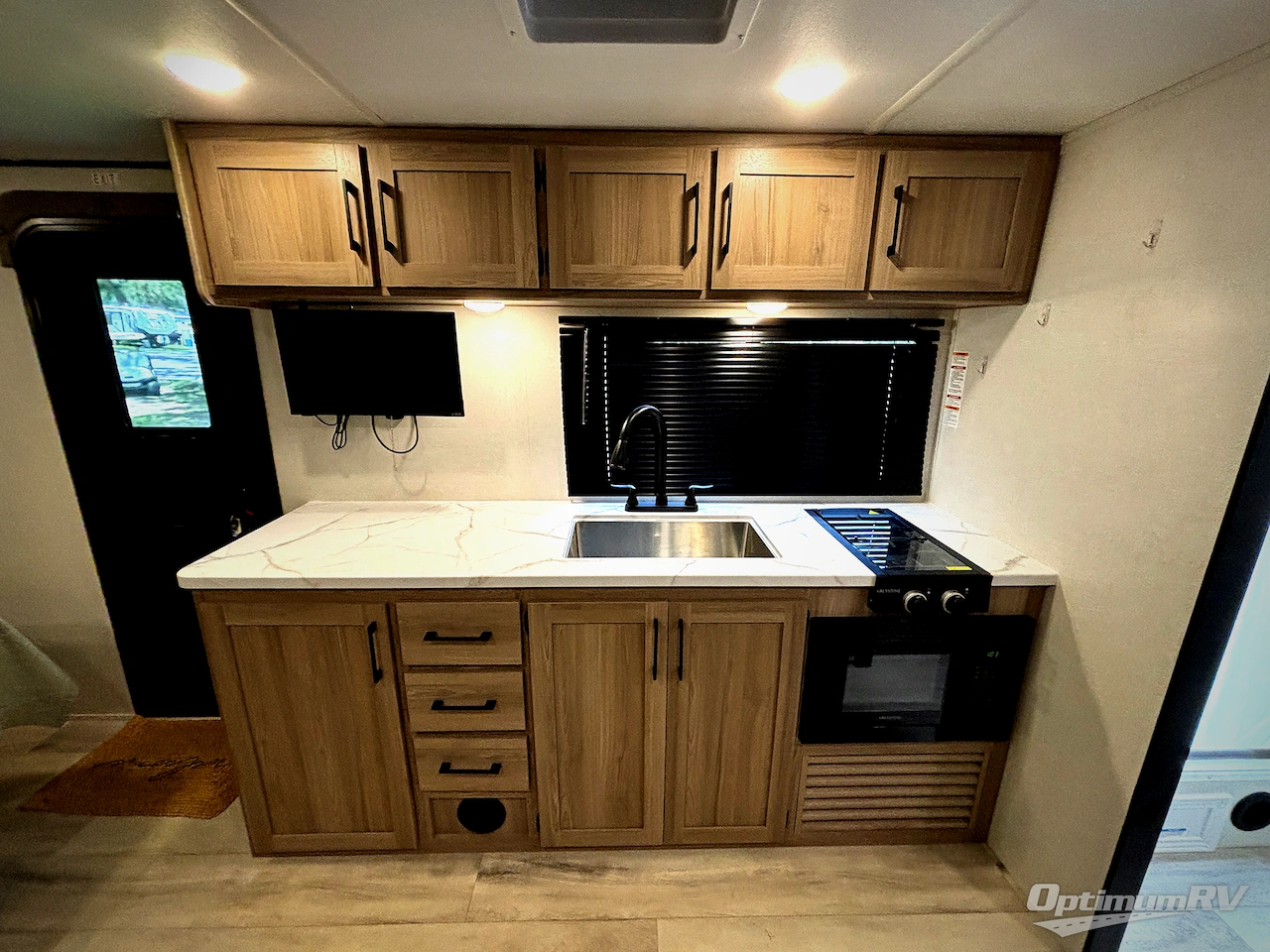 2025 Keystone Coleman Light 18RX Photo 6