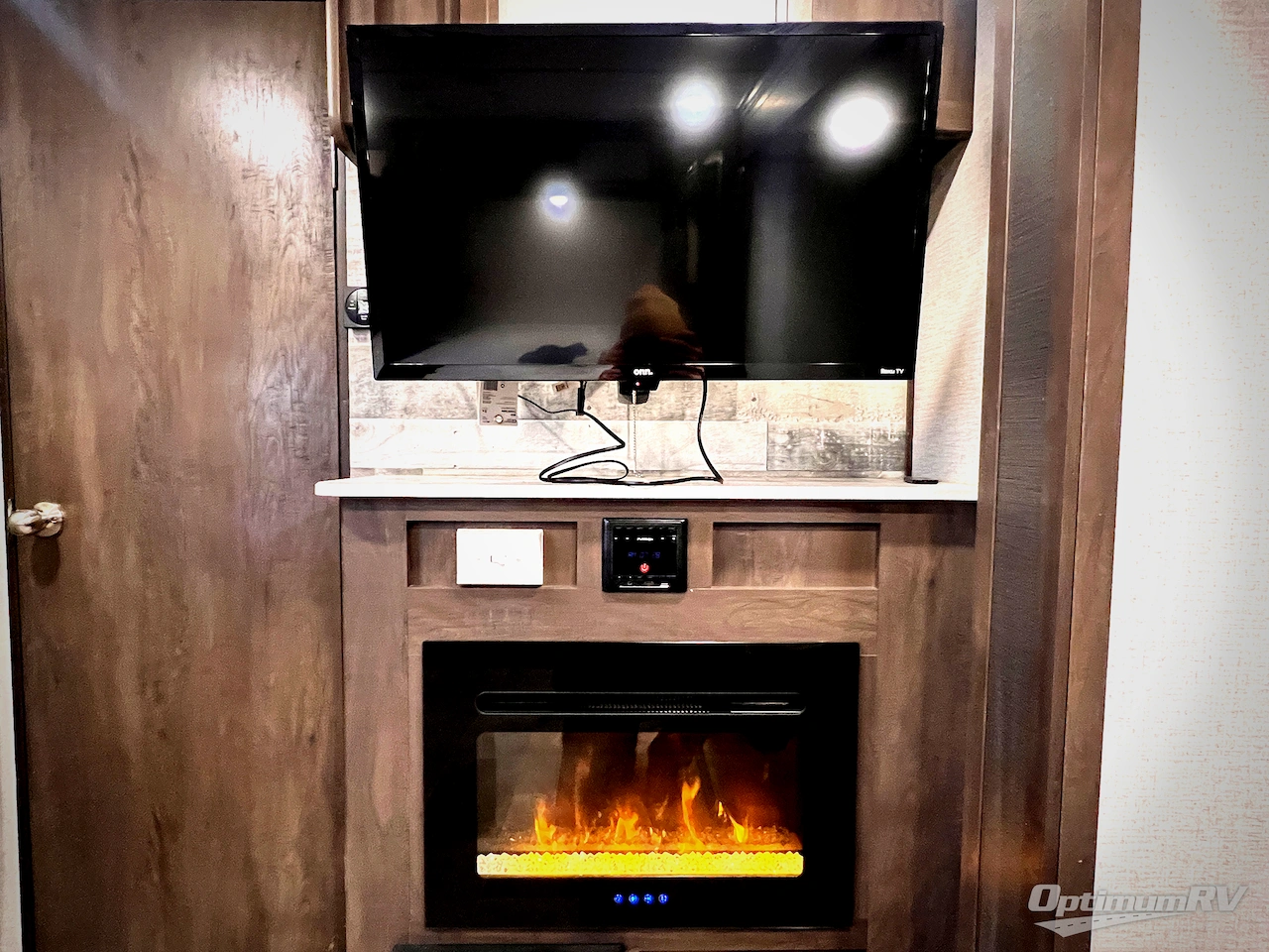 2021 Dutchmen Coleman Light 1805RB Photo 12