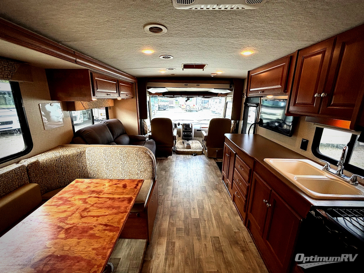 2017 Winnebago Vista 31KE Photo 5