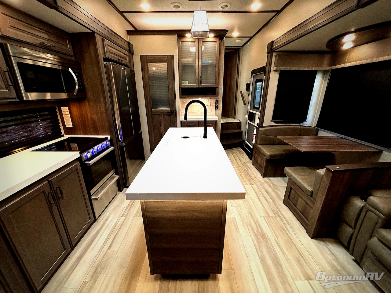 2022 Grand Design Solitude S-Class 3740BH Photo 5
