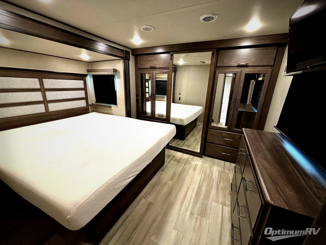 2022 Grand Design Solitude S-Class 3740BH Photo 8