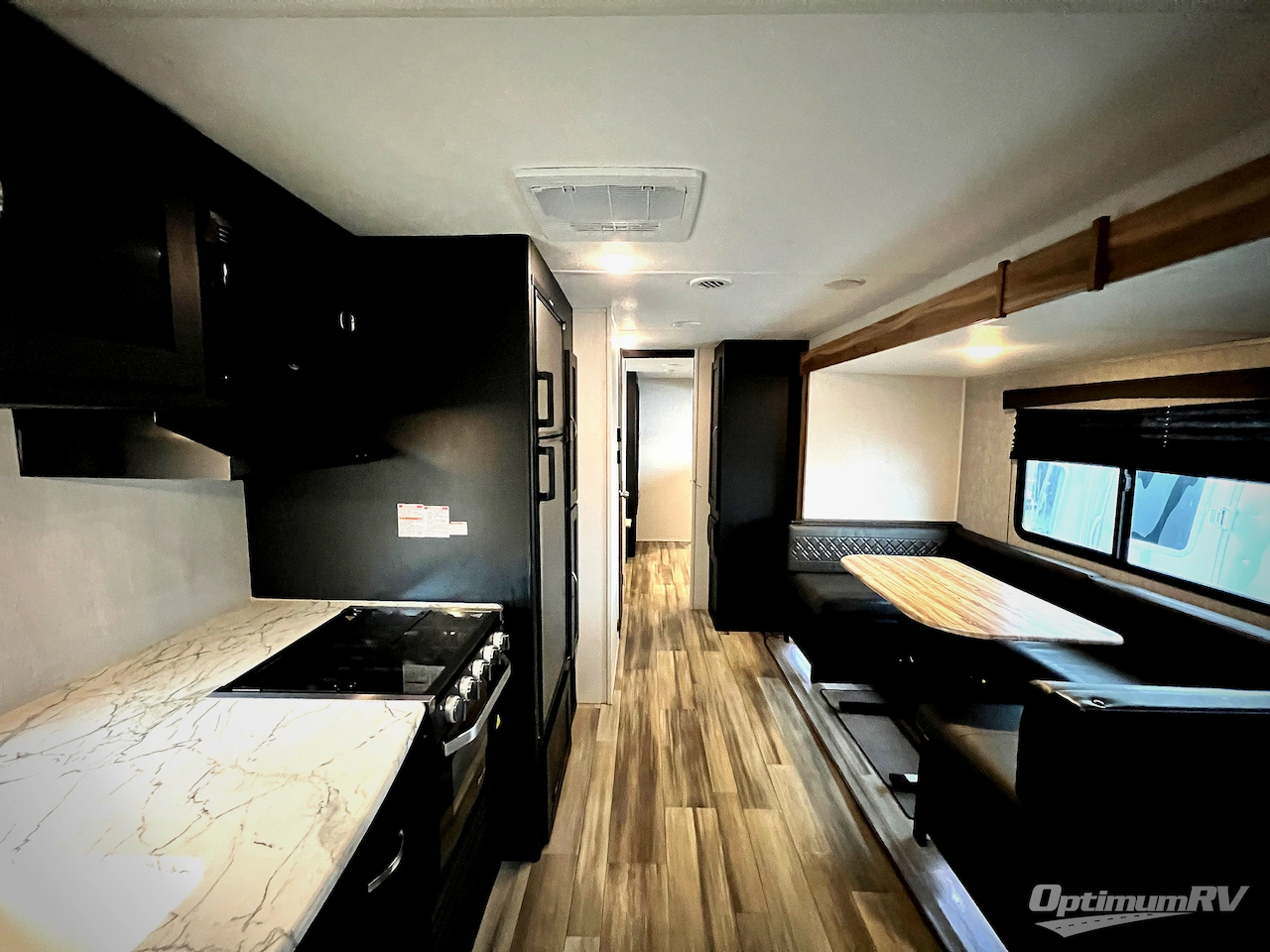 2022 Coachmen Freedom Express Select 31SE Photo 4