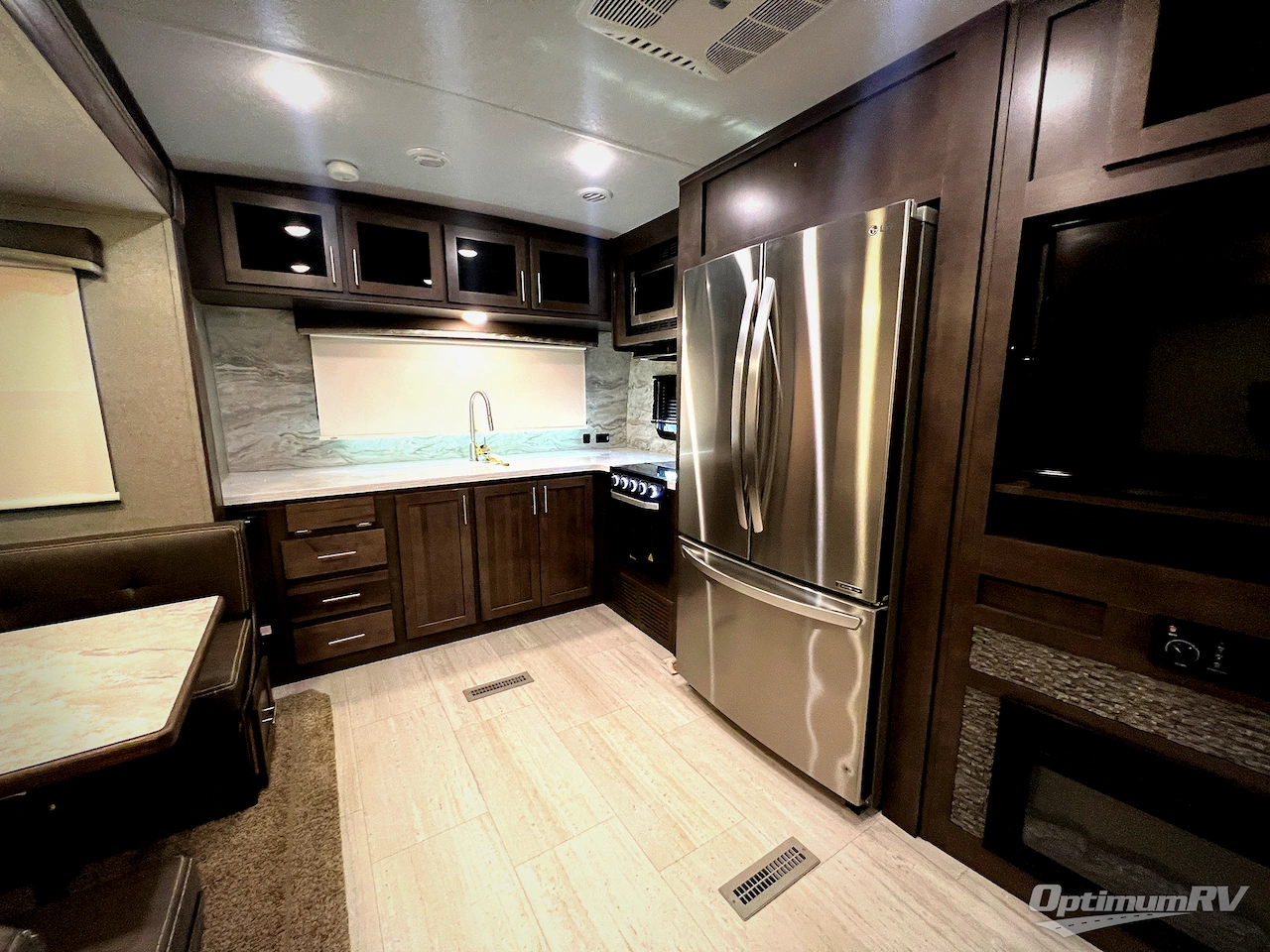 2020 Forest River Rockwood Signature Ultra Lite 8335SB Photo 18