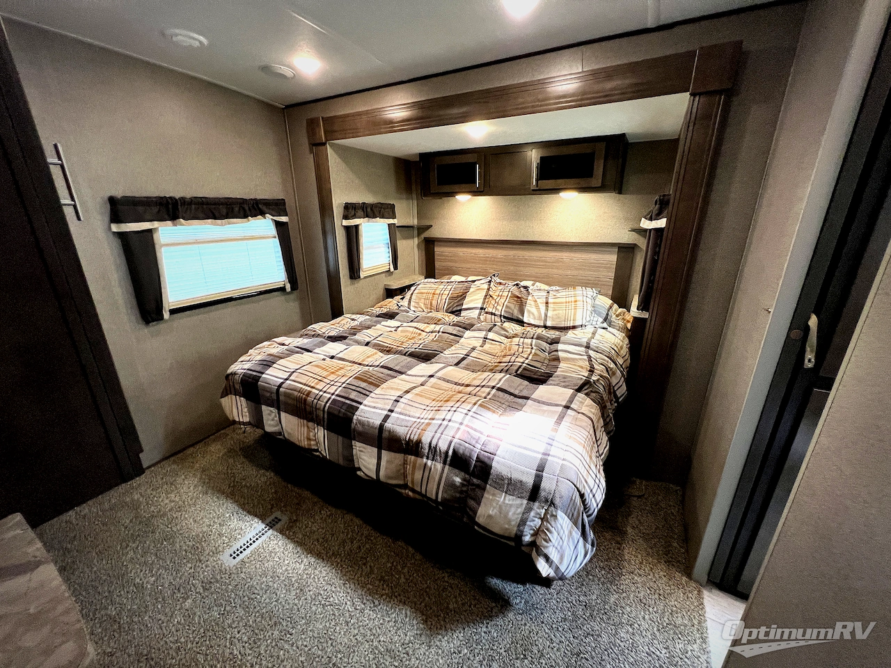2020 Forest River Rockwood Signature Ultra Lite 8335SB Photo 36