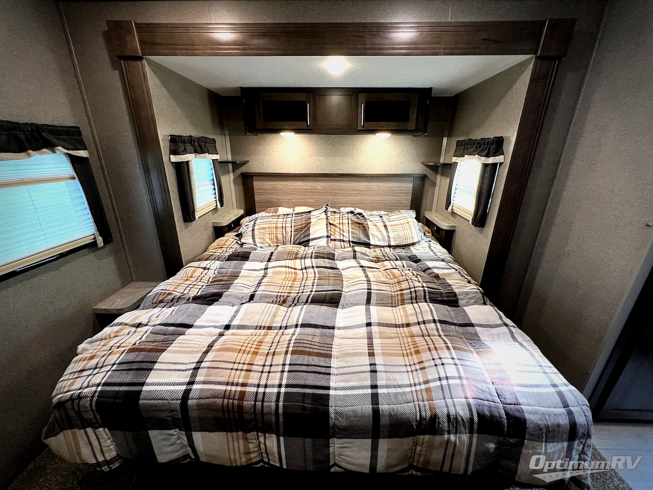 2020 Forest River Rockwood Signature Ultra Lite 8335SB Photo 37