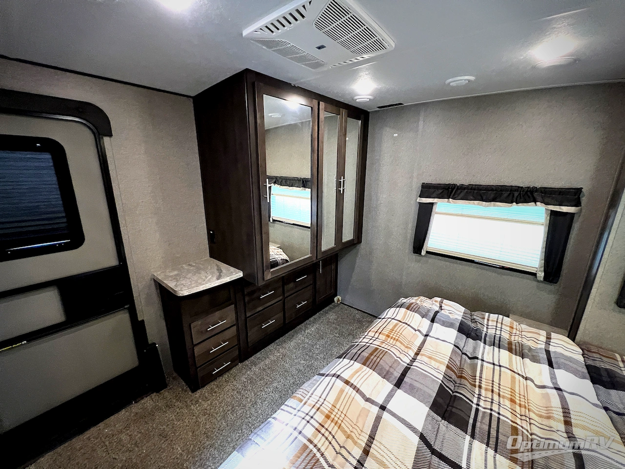 2020 Forest River Rockwood Signature Ultra Lite 8335SB Photo 38