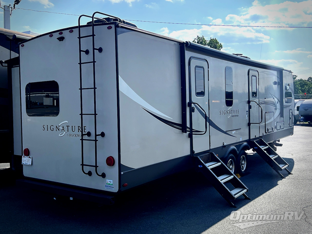 2020 Forest River Rockwood Signature Ultra Lite 8335SB Photo 2