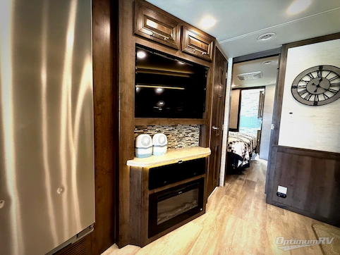 2021 Entegra Accolade 37K RV Photo 3