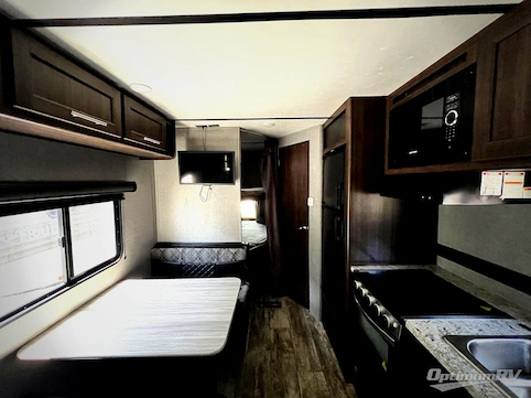 2019 CrossRoads Zinger ZR252BH RV Photo 2