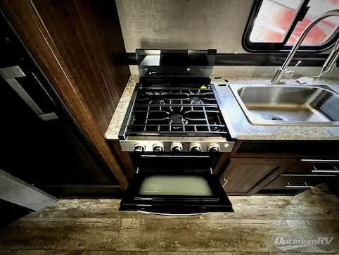 2019 CrossRoads Zinger ZR252BH RV Photo 4