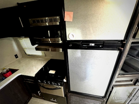 2018 Dutchmen Kodiak Ultimate 290RLSL RV Photo 3